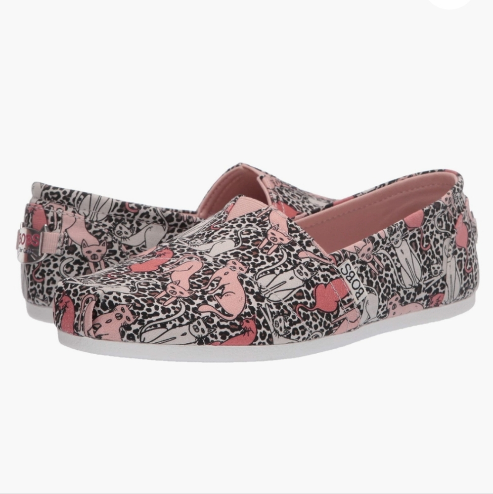 Skechers Women's Slip on BOBS Plush Tiger Cat Print Slip-On Sneaker
